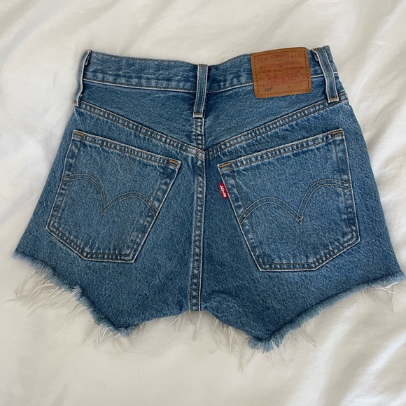 Levi’s 501 Original Short in Athens Mid Short - Picture 2 of 5
